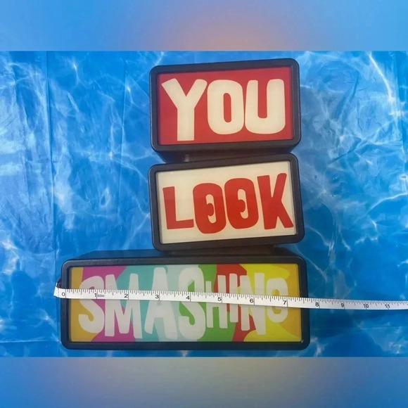 We Happy Few - Plexi Sign Lamp - You Look Smashing ๐จ๐๐ - Picture 7 of 7